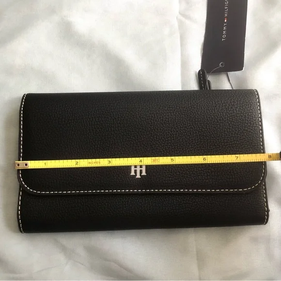 SOLD NWT Tommy Hilfiger Black Wallet - Picture 6 of 6
